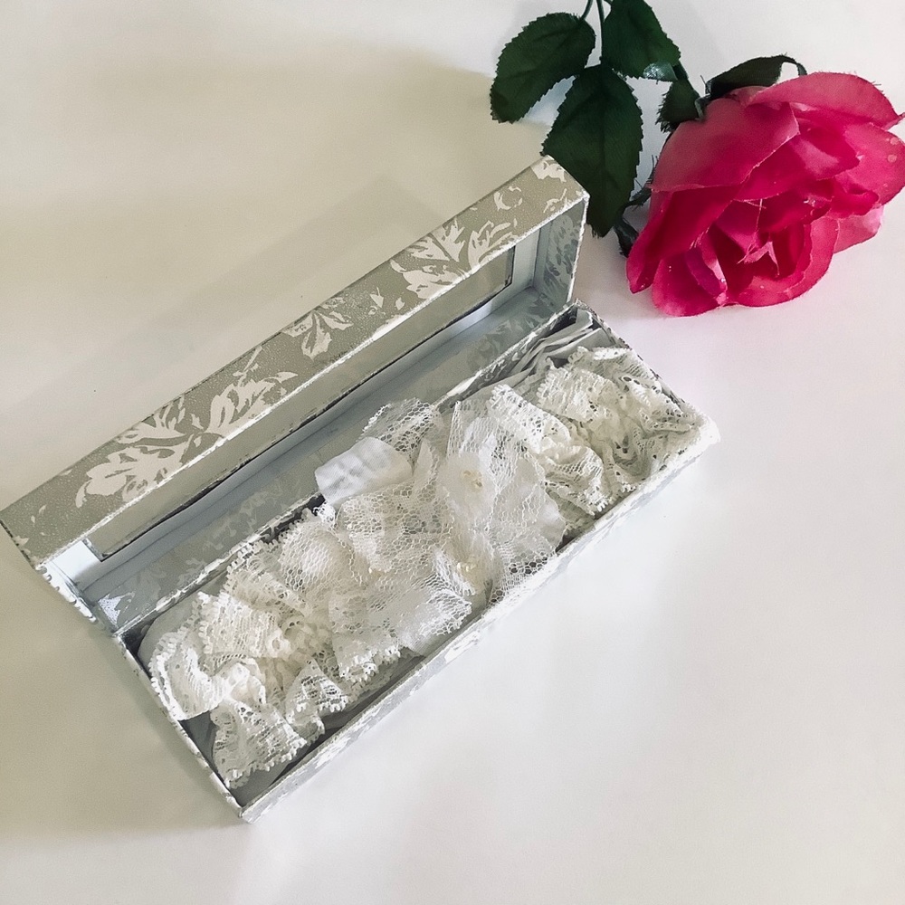 Hanky Panky White Lace Leg Garter New in Gift Box